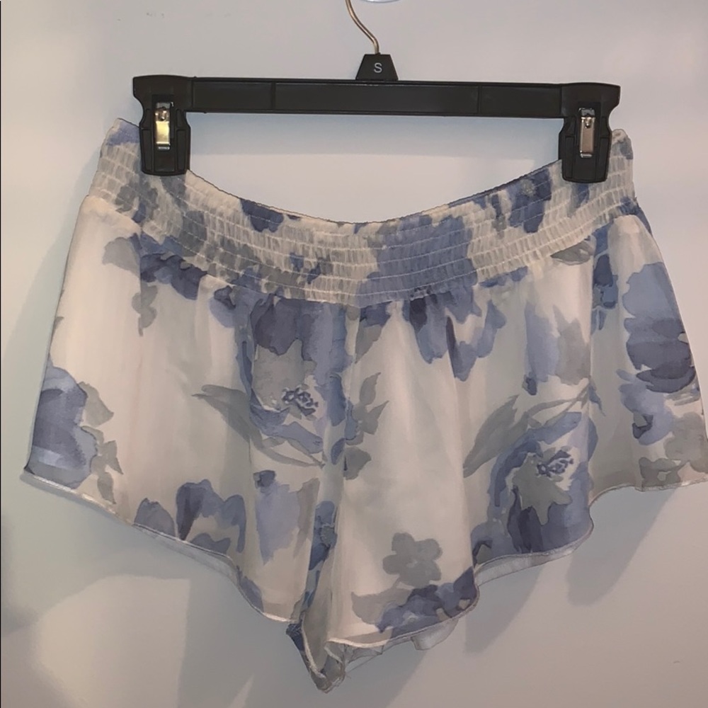 Flowy tobi shorts with flowers